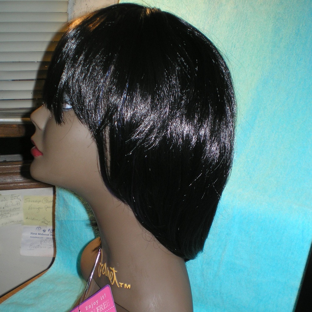 Full Cap Wig - Picture 3 of 6